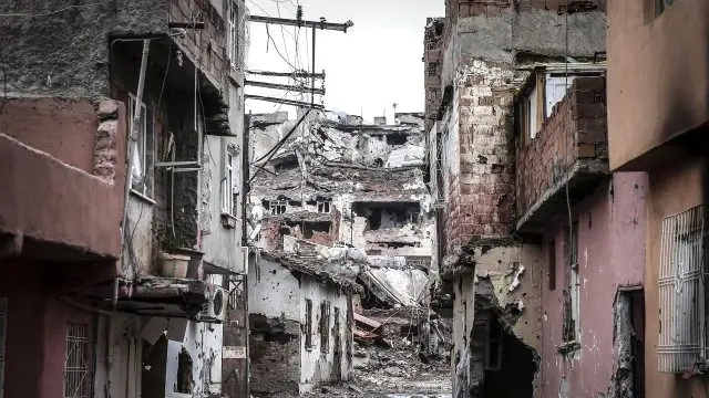 HDP'li Sarıyıldız: 30 Yaralıyla Bir Bodrum'da Mahsur Kaldık, 4 Kişi Öldü HDP'li Sarıyıldız: 30 Yaralıyla Bir Bodrum'da Mahsur Kaldık, 4 Kişi Öldü