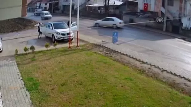 Kaza Anı Güvenlik Kamerasına Yansıdı