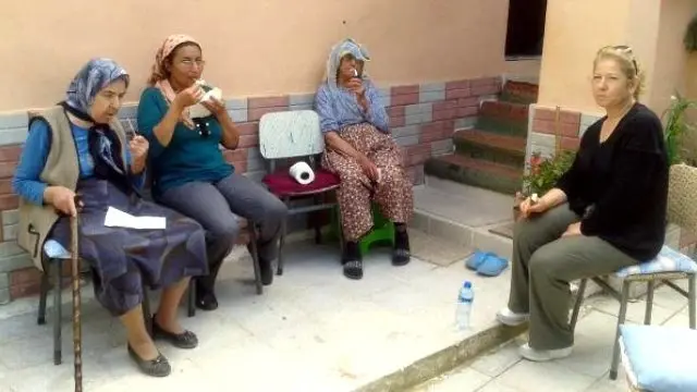 Bakıcı Kadının Vasiyetini Yerine Getirip, Çocuklarını Görecek Bakıcı Kadının Vasiyetini Yerine Getirip, Çocuklarını Görecek