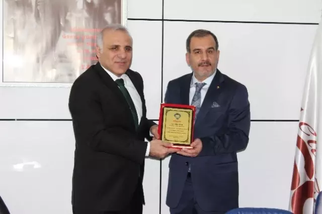 Elazığ'da Şehit Yakınlarına Örnek Davranış Elazığ'da Şehit Yakınlarına Örnek Davranış