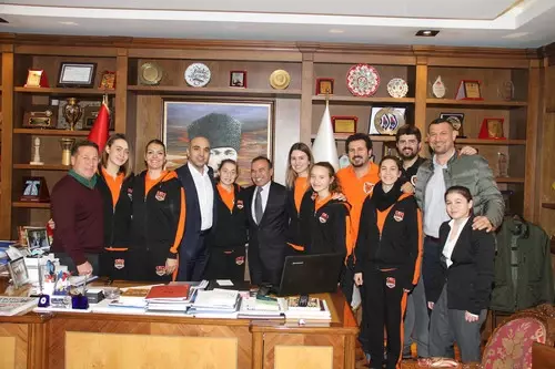 Dostlukspor'a 1. Lig Yolu Gözüktü Dostlukspor'a 1. Lig Yolu Gözüktü