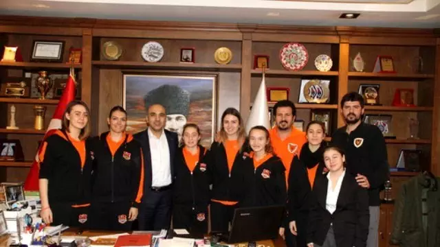 Dostlukspor'a 1. Lig Yolu Gözüktü Dostlukspor'a 1. Lig Yolu Gözüktü