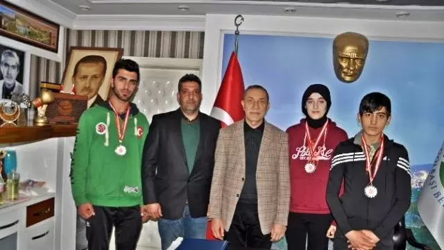 Türkiye İkincilerinden Başkan Özdemir'e Ziyaret Türkiye İkincilerinden Başkan Özdemir'e Ziyaret