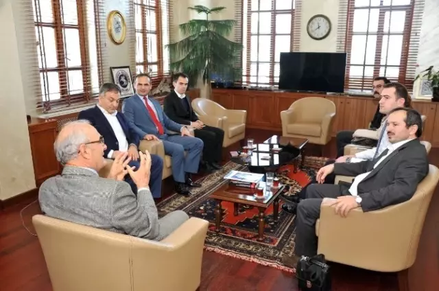 Beyaz Ay Derneği Başkanı Ayva, Başkan Yılmaz'ı Ziyaret Etti Beyaz Ay Derneği Başkanı Ayva, Başkan Yılmaz'ı Ziyaret Etti