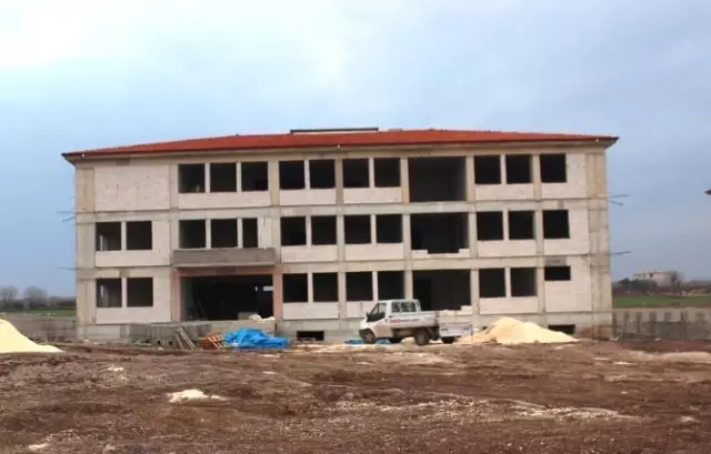 Yavuzeli Kaymakamı Yavuz Okul İnşaatında İncelemelerde Bulundu Yavuzeli Kaymakamı Yavuz Okul İnşaatında İncelemelerde Bulundu
