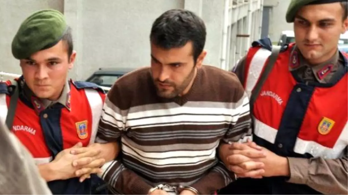 Eşini 33 Bıçak Darbesiyle Öldüren Madencinin Yargılanmasına Başlandı