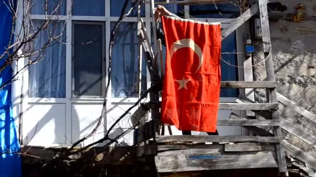 Ankara'daki Terör Saldırısında Şehit Olan Astsubay Baran'ın Baba Evi Ankara'daki Terör Saldırısında Şehit Olan Astsubay Baran'ın Baba Evi