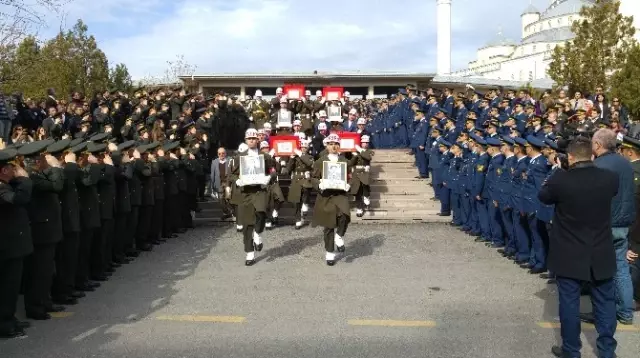 8 Şehit İçin Cenaze Namazı Kılındı 8 Şehit İçin Cenaze Namazı Kılındı