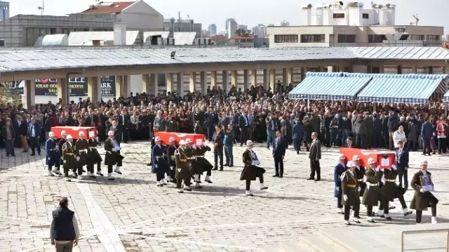 8 Şehit İçin Cenaze Namazı Kılındı 8 Şehit İçin Cenaze Namazı Kılındı