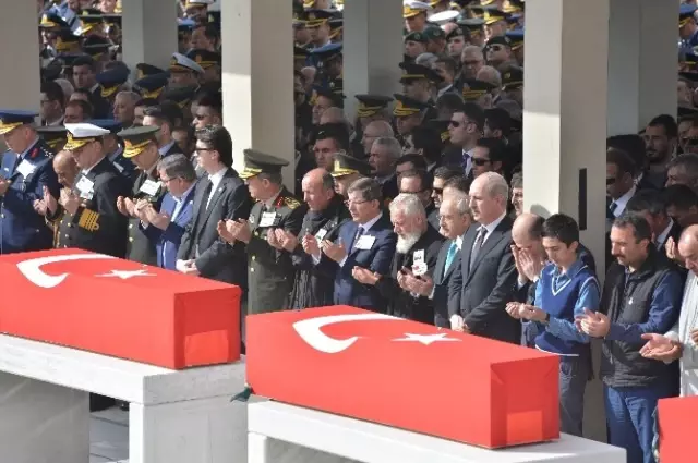 8 Şehit İçin Cenaze Namazı Kılındı 8 Şehit İçin Cenaze Namazı Kılındı