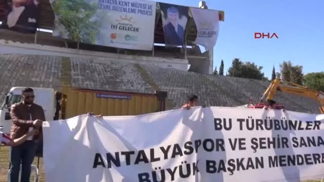Antalya Atatürk Stadyumu Yıkımı Başladı Antalya Atatürk Stadyumu Yıkımı Başladı