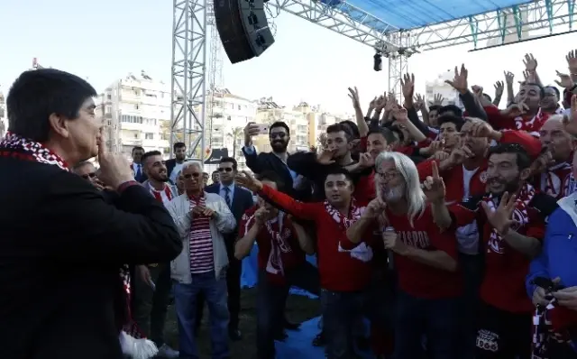 Antalya'nın Yarım Asırlık Atatürk Stadı Yıkılıyor