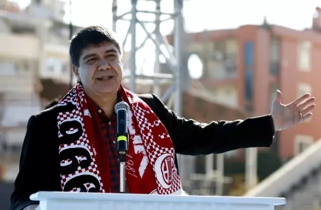 Antalya'nın Yarım Asırlık Atatürk Stadı Yıkılıyor