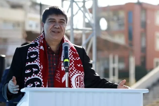 Antalya'nın Yarım Asırlık Atatürk Stadı Yıkılıyor