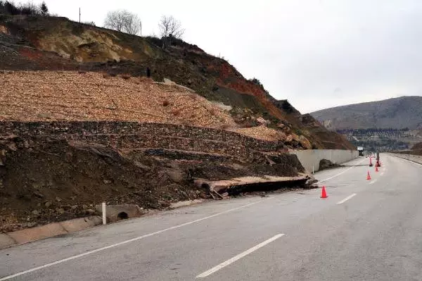 Tokat Çevre Yolunda Toprak Kayması
