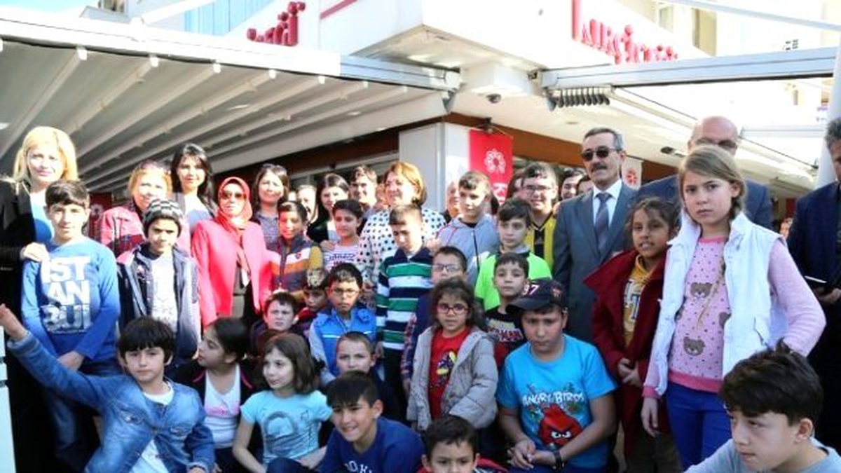 sevgi evleri cocuklarinin yuzleri guldu