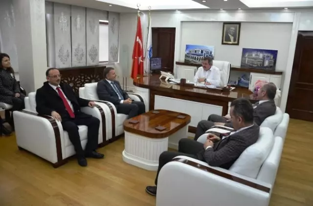 Fatsa Vergi Dairesi'nden Başkan Anlayan'a Ziyaret Fatsa Vergi Dairesi'nden Başkan Anlayan'a Ziyaret