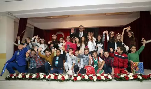 Ali Kaya İlkokulu'nda 'Hizmet' Sevinci Ali Kaya İlkokulu'nda 'Hizmet' Sevinci