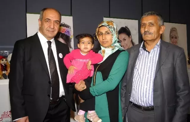 Ünlü İsimler 'İyilik Bebekleri'ne Hayat Verdi Ünlü İsimler 'İyilik Bebekleri'ne Hayat Verdi