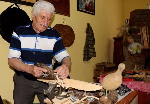 Emekli Öğretmen 52 Yıldır Ağaca Hayat Veriyor