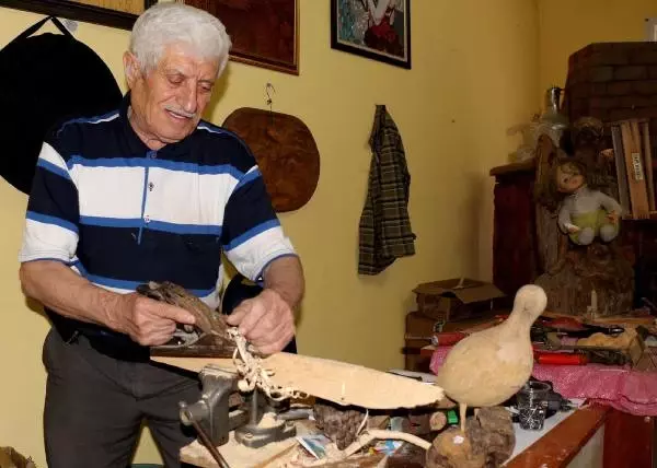 Emekli Öğretmen 52 Yıldır Ağaca Hayat Veriyor