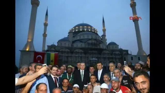 Erdoğan, Türkiye'nin Gana'da Yaptırdığı Camiyi Ziyaret Etti Erdoğan, Türkiye'nin Gana'da Yaptırdığı Camiyi Ziyaret Etti
