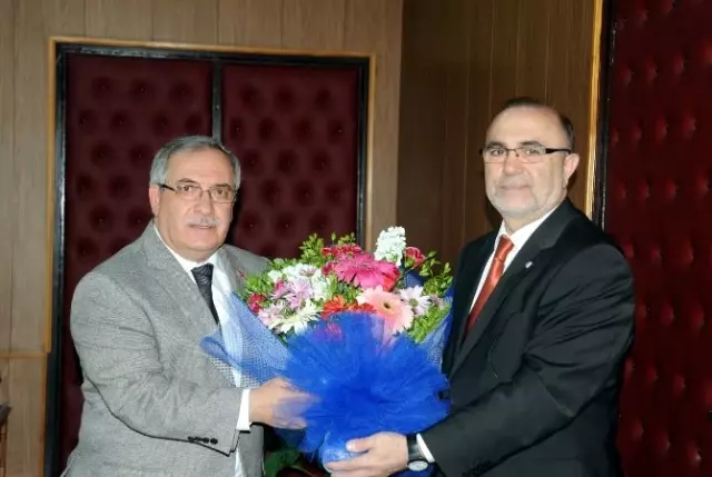 Muhasebecilerden Vali Nayir'e Ziyaret Muhasebecilerden Vali Nayir'e Ziyaret
