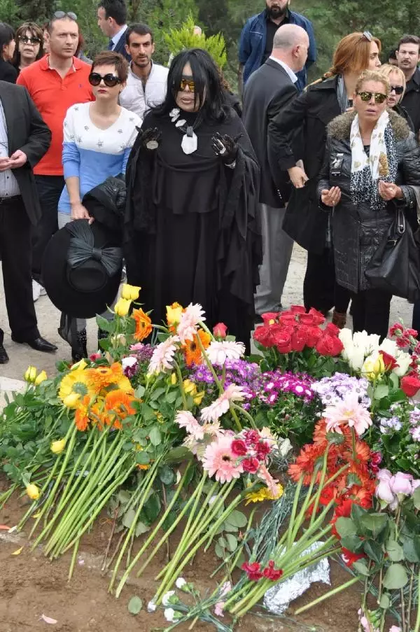 Bülent Ersoy, Sezen Aksu'nun Annesi İçin Dua Etti