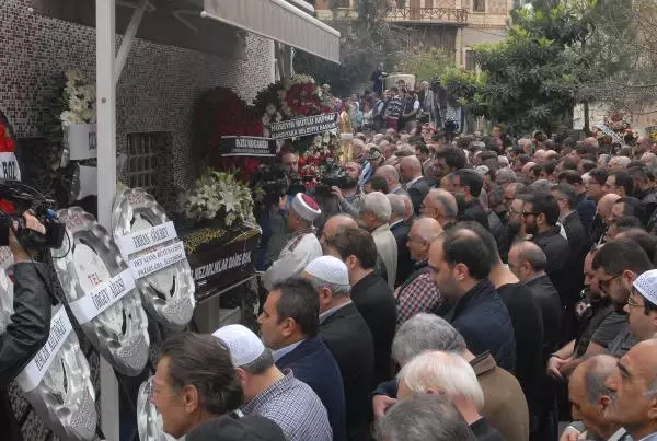 Sezen Aksu, Son Yolculuğuna Hazırlanan Annesinin Yanındaydı (2)