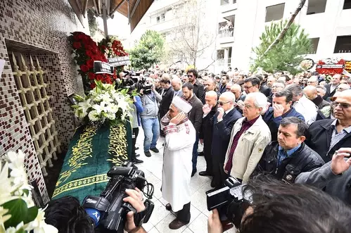 Sezen Aksu'yu Acı Gününde Sanat Camiası Yalnız Bırakmadı