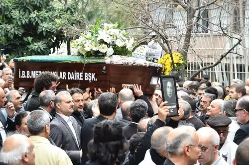 Sezen Aksu'yu Acı Gününde Sanat Camiası Yalnız Bırakmadı