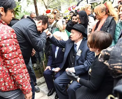 Sezen Aksu'yu Acı Gününde Sanat Camiası Yalnız Bırakmadı