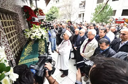 Sezen Aksu'yu Acı Gününde Sanat Camiası Yalnız Bırakmadı