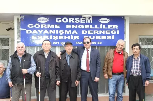 Görme Engelliler Evlenme Konusunda Sıkıntı Çekiyor Görme Engelliler Evlenme Konusunda Sıkıntı Çekiyor