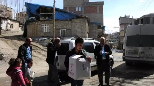 Yuksekova Ya Goc Eden Ailelere Kizilay Dan Yardim Haber