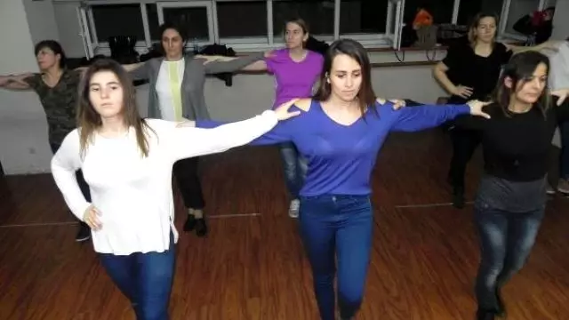 Sirtaki Öğrenmek İçin 1500 Kişi Sırada