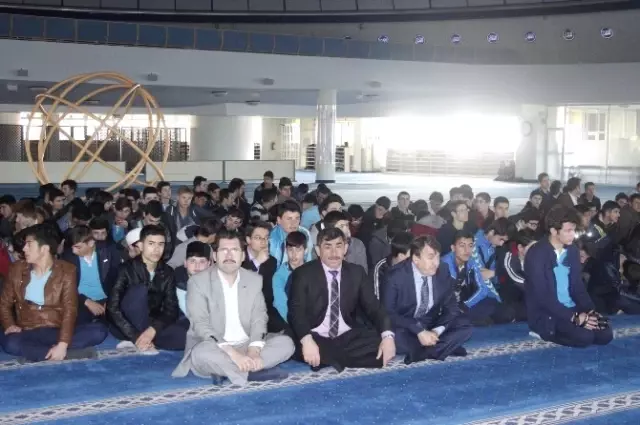 Ezan ve Kur'an Okuma Yarışması Yapıldı Ezan ve Kur'an Okuma Yarışması Yapıldı