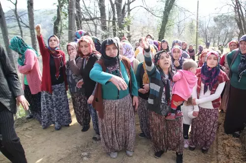 Zonguldak'ta Köylüler Baz İstasyonu İçin Ayaklandı Zonguldak'ta Köylüler Baz İstasyonu İçin Ayaklandı