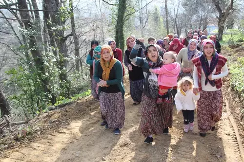 Zonguldak'ta Köylüler Baz İstasyonu İçin Ayaklandı Zonguldak'ta Köylüler Baz İstasyonu İçin Ayaklandı
