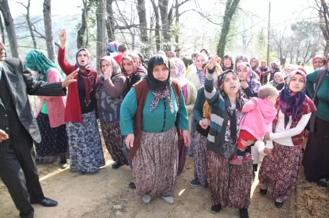 Köylülerden Baz İstasyonu Eylemi Köylülerden Baz İstasyonu Eylemi