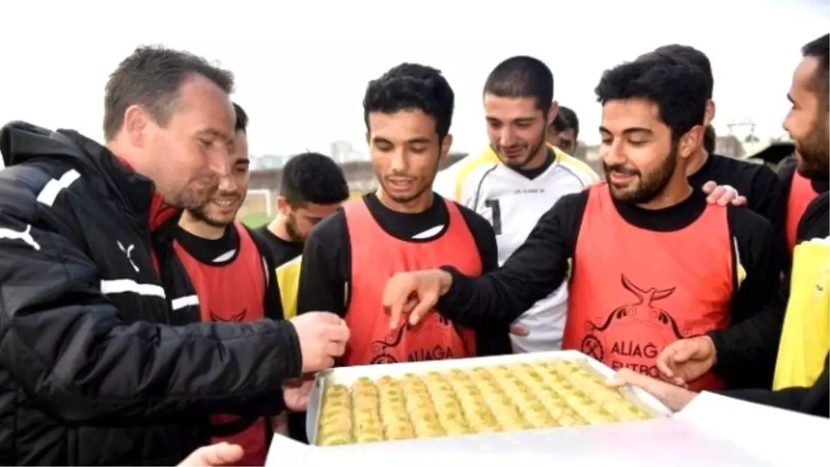 Aliağa Fk İdmanına Baklavalı Ziyaret