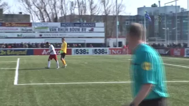 Efsane Kaleci Yeniden Sahalara Döndü Efsane Kaleci Yeniden Sahalara Döndü