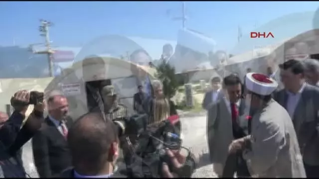 Şanlıurfa Diyanet İşleri Başkanı Görmez, Suriyelilerin Kaldığı Kampı Ziyaret Etti Şanlıurfa Diyanet İşleri Başkanı Görmez, Suriyelilerin Kaldığı Kampı Ziyaret Etti