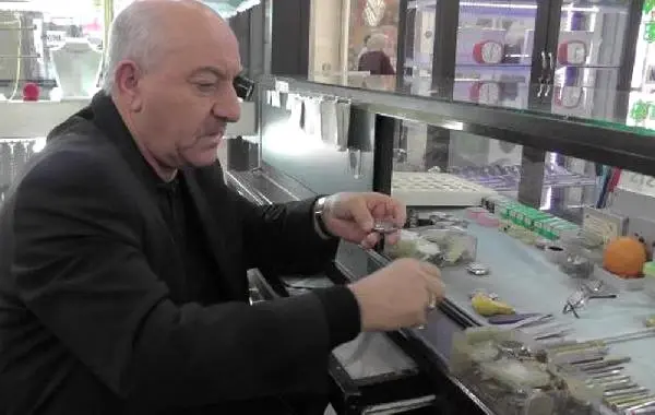 40 Yıldır Saat Tamir Ediyor