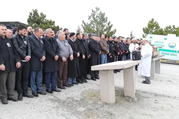 Patlamada Ölen Çaycı Eyüp Ensar Ulaş Gölbaşı'nda Toprağa Verildi Patlamada Ölen Çaycı Eyüp Ensar Ulaş Gölbaşı'nda Toprağa Verildi
