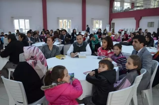 Her Ayın 10'unda Saat 10'da Kitap Okuyacaklar Her Ayın 10'unda Saat 10'da Kitap Okuyacaklar