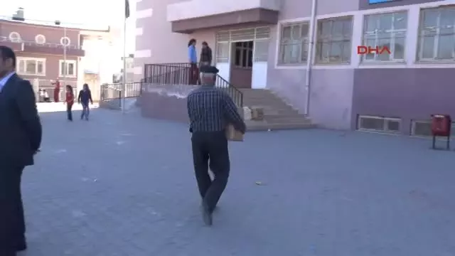 Silopi - Turizimcilerden Silopi?deki Terör Mağduru Öğrencilere Kitap Yardımı