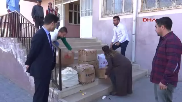 Silopi - Turizimcilerden Silopi?deki Terör Mağduru Öğrencilere Kitap Yardımı