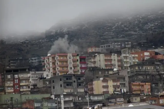 Şırnak'ta Operasyon Sürüyor, Top Atışları Yeniden Başladı Şırnak'ta Operasyon Sürüyor, Top Atışları Yeniden Başladı