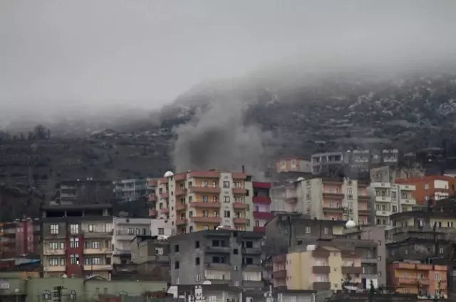 Şırnak'ta Operasyon Sürüyor, Top Atışları Yeniden Başladı Şırnak'ta Operasyon Sürüyor, Top Atışları Yeniden Başladı